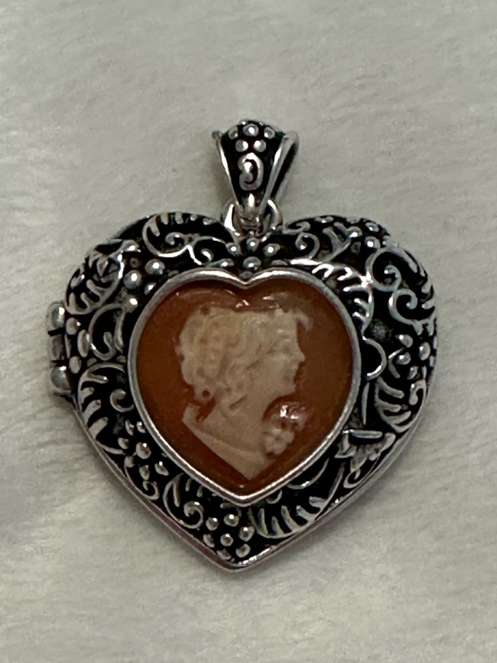 Amedeo Ricordo D'Amore Cameo Locket Vintage Heart